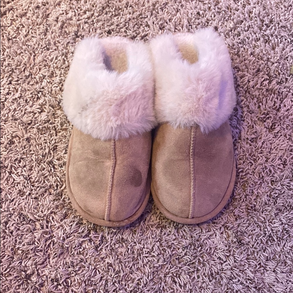 Women’s Cozy Tan Slippers